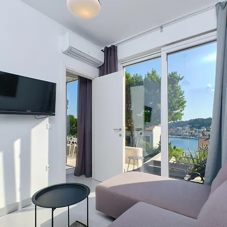 Design 2ˇˇˇˇ * Mali Lošinj
