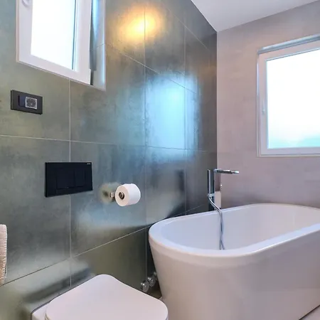 Design 2ˇˇˇˇ * Mali Lošinj